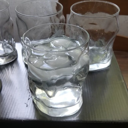 Set of 6 water and juice glasses with bamboo tray like new