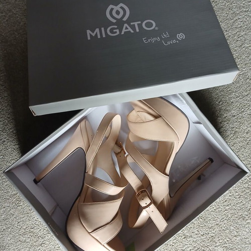 Migato nude platform sandals size 38 like new