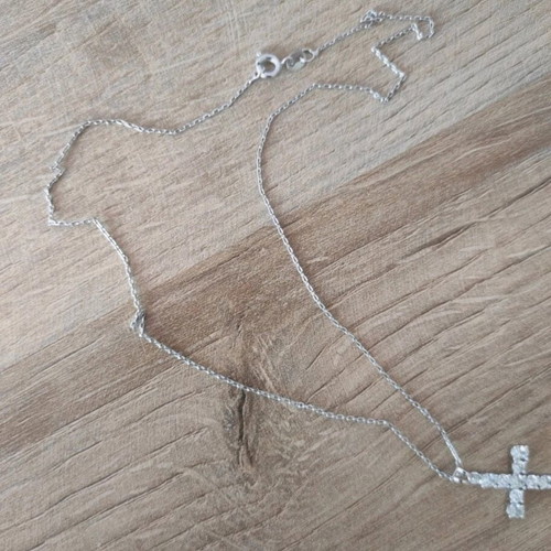 Gold plated cross with zircon like new, silver color