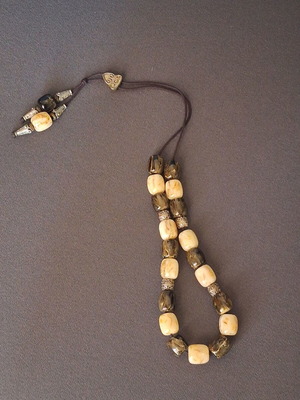 Vintage Komboloi with Metal Elements and Marble Effect like new