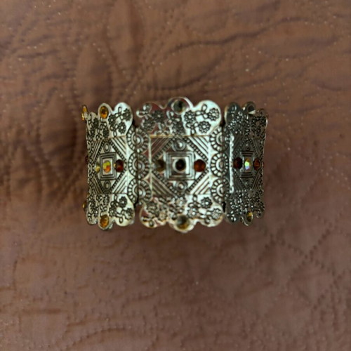 Bracelet used, missing some stones