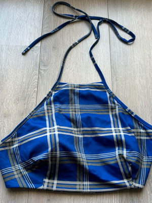 Women's top blue patterned cropped like new