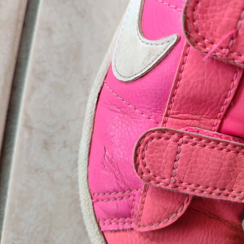 Nike athletic shoes used, size 33, white and pink