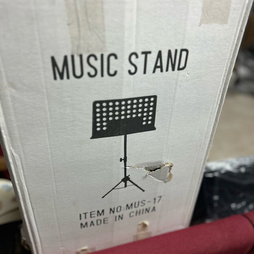 Music stand like new with case and sturdy construction