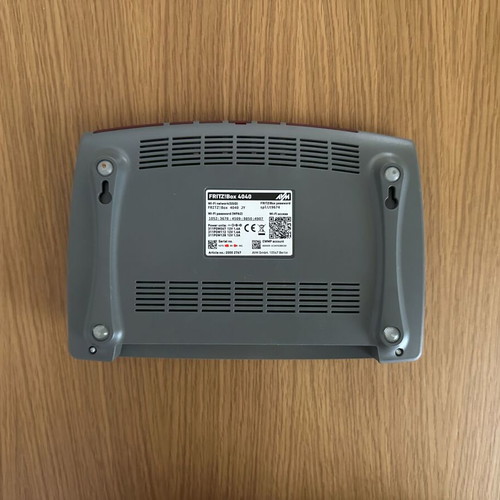 AVM FRITZ!Box 4040 Premium Mesh Router like new with Gigabit ports