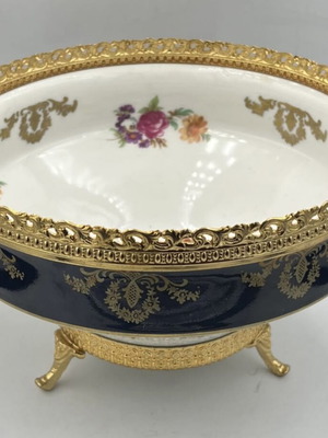 German porcelain bowl with gilded base 20cm diameter like new