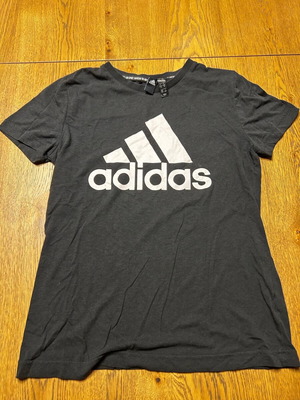 Adidas T-shirt σαν καινούργιο, λεπτό ύφασμα, μέγεθος M, μαύρο