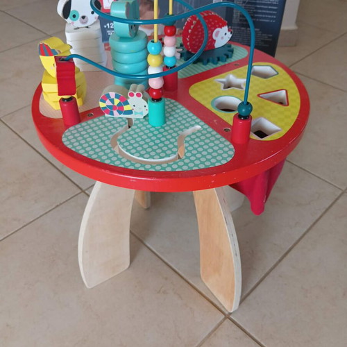 Activity table for children over 12 months, like new