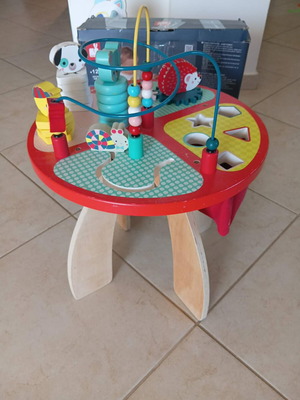 Activity table for children over 12 months, like new