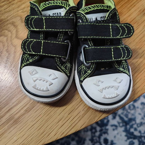 All Star Converse kids shoes like new, size 22