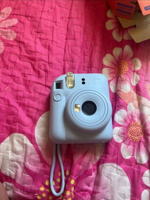 Instax Mini 12 ολοκαίνουργια στιγμιαία κάμερα με φιλμ