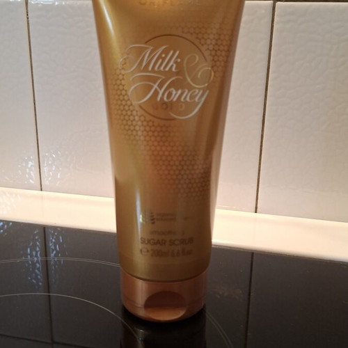 Milk & Honey Gold Sugar Scrub new, body exfoliant