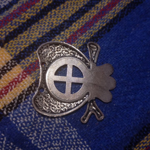 Metal vintage decorative badge emblem like new