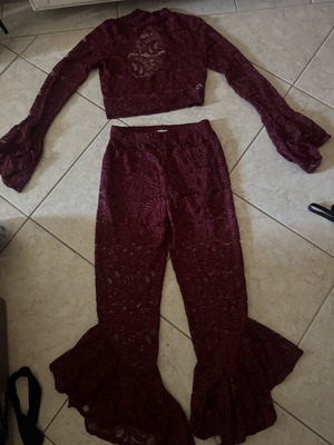 Burgundy lace set top and pants S/M, new