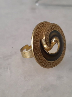 Ring used gold color, good condition