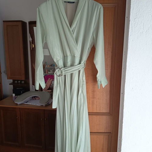 Zara dress size M like new, soft pastel mint color