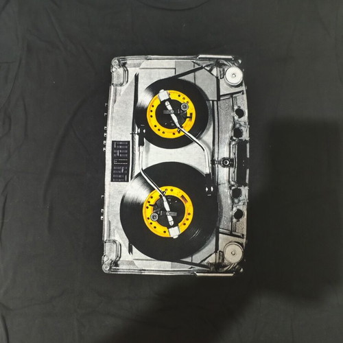 T-shirt Vinyl Cassette Art Large Gildan like new, black, size L