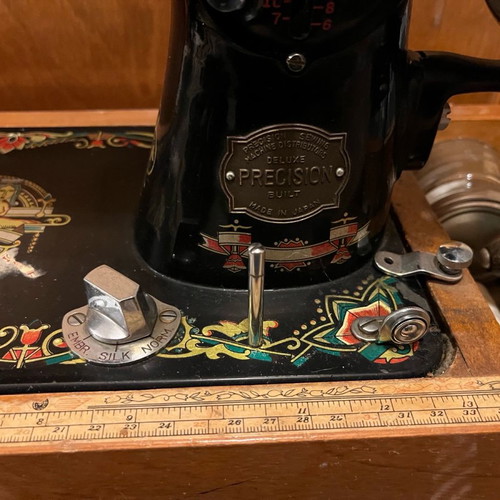 Sewing machine used, 50-60 years old, Japanese in excellent condition