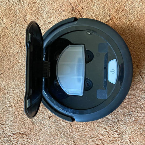 Taurus Striker 2.0 Robot Vacuum Like New, Black