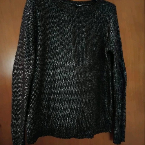Gray pullover with silver highlights like new