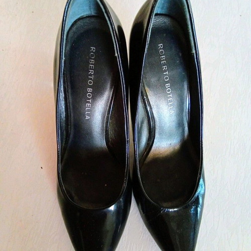 Roberto Botella patent leather black pumps size 37 like new