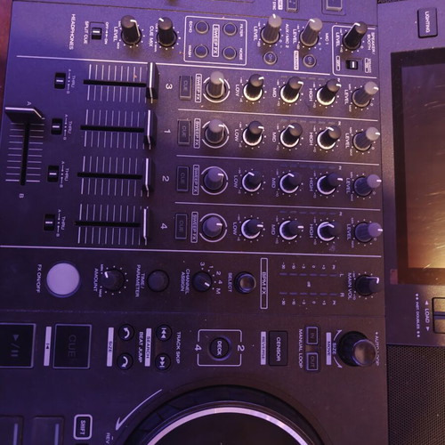 Denon SC Live 4 DJ controller