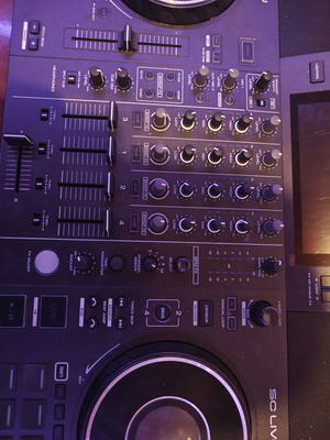 Denon SC Live 4 DJ controller