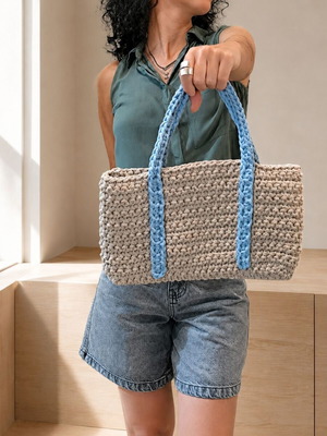 Handmade knitted shoulder bag beige and blue
