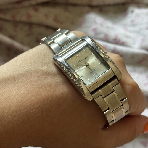 Elegant Chronique quartz wristwatch like new, silver-tone stainless steel
