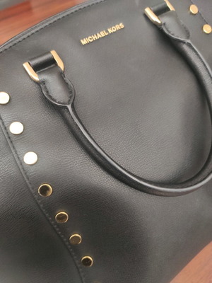 Μαύρη τσάντα Michael Kors  – κομψή και ευρύχωρη