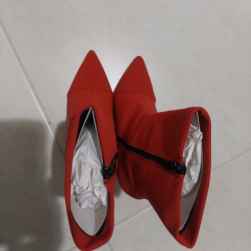 Pointed red ankle boots like new with thick heel
