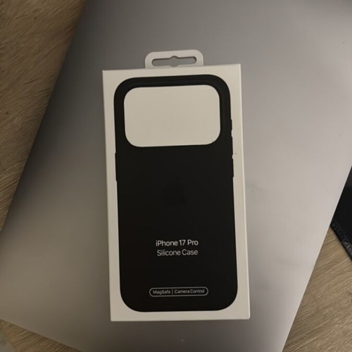 Apple iPhone 17 Pro silicone case with MagSafe, black