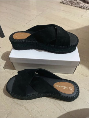 Slippers new, size 39, black