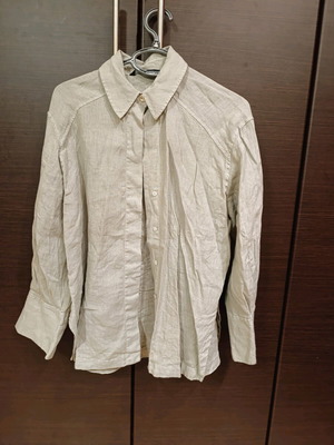 Zara linen shirt with gold buttons on sleeves like new, beige