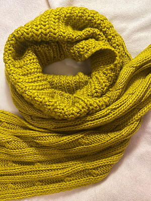Primark scarf like new, yellow-green