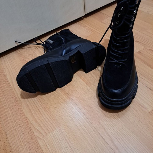Hiking boots like new, size 38, black suede and eco leather