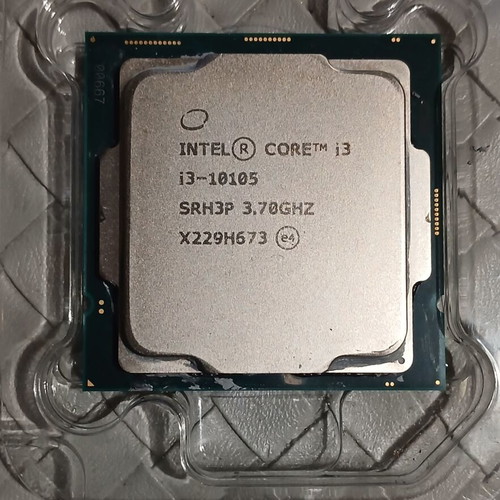 Intel Core i3-10105 used with integrated graphics and original cooler