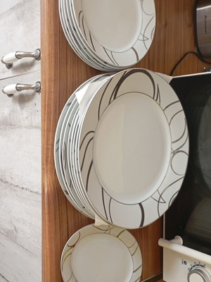 Accent porcelain dish set like new, 8 large, 6 small, 1 platter