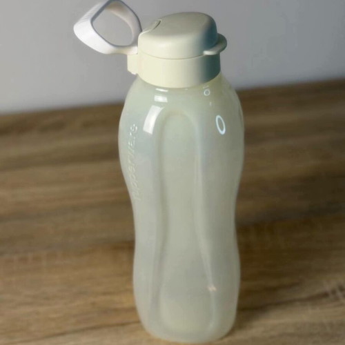 Tupperware bottle 1.5L new with spout and handle