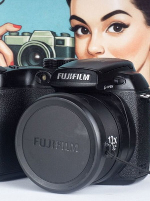 Fujifilm FinePix S1000fd Bridge Digital Camera used