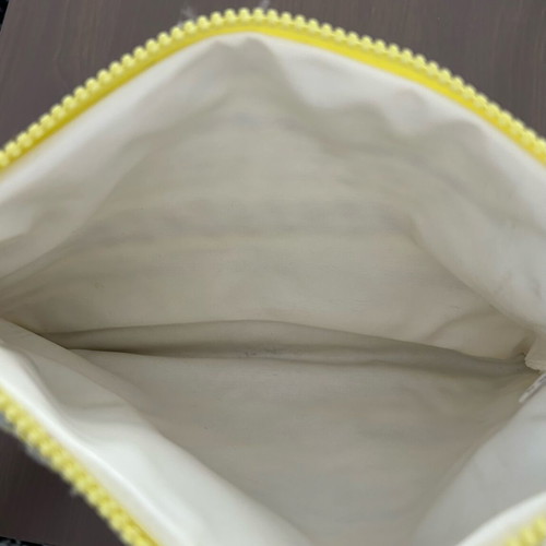 See my Bag handheld bag like new, waterproof, yellow