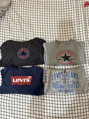 Levi's употребявани суичъри с качулки комплект от 4, размер 110 см, цветни
