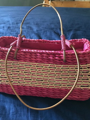 Handmade shoulder bag in fuchsia straw, new