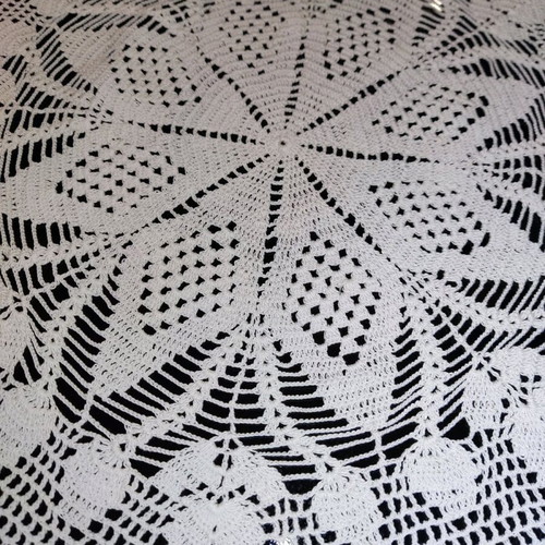 Handmade round doilies pack of 4 pieces like new