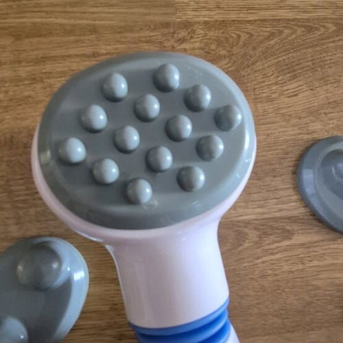 Massage device like new with 4 attachments and 3 functions