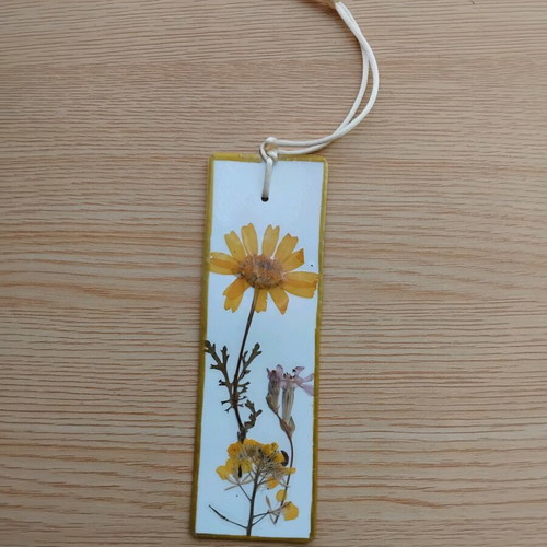 Handmade bookmarks with dried flowers new
