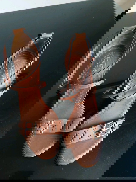 πέδιλα Tods