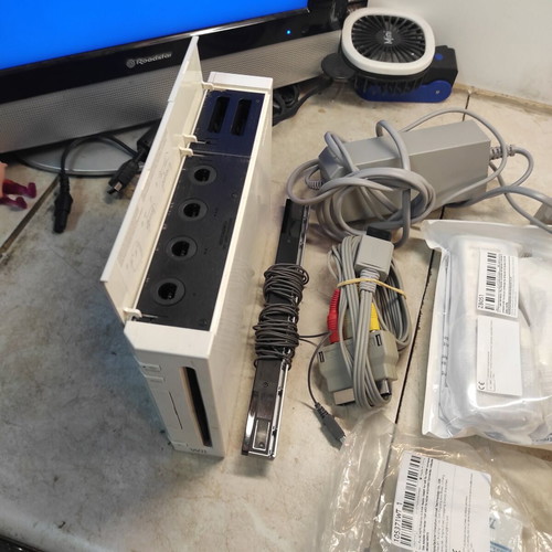 Nintendo Wii complete set like new with Sports Resort Pack and Wii2HDMI