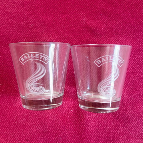 Baileys collectible glasses set of 2, like new