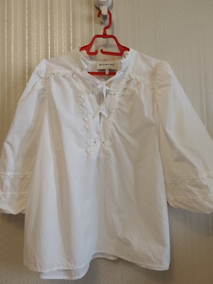 Munthe blouse white size M like new
